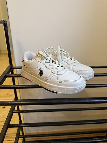 pol sapaşki: U.S. Polo Assn. (USPA) idman ayaqqabısı - Rəng: ağ, yan hissədə USPA — 1