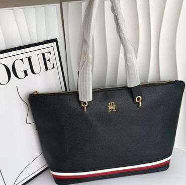 сумка женская через плечо: Женская сумка-тоут с молнией и длинными ручками. - Материал: плотная