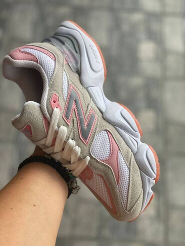 Patike: New Balance 9060 patike

Novo
Brojevi 36 do 40

fb Moja Kupovina 1 — 4