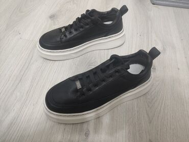 Krasofkalar və idman ayaqqabıları: Qara-rəngli uniseks idman ayaqqabısı. krasovka.Krasovka. 42-42.5 — 4