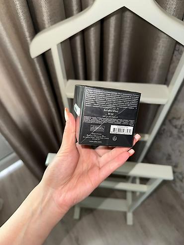 sauvage: Dior Sauvage Elixir – kişi ətiri
Yenidir,dutyfreeden goturulub — 4