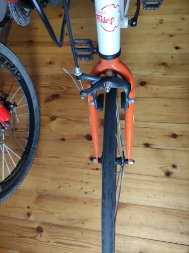 qaçış trenajoru kreditle: Yeni Şəhər velosipedi Trek, 28", Ünvandan götürmə