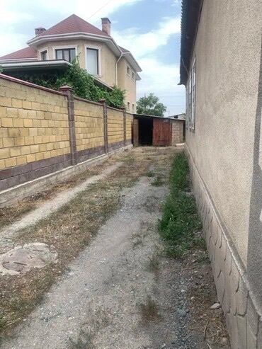 кар балта: 108 м², 6 комнат, Подвал, погреб, Забор, огорожен