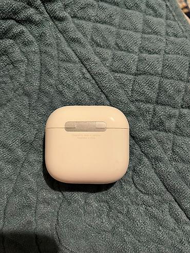 чехлы на аирподс 2: Apple AirPods, heçnəyi istemir — 1