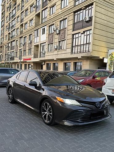 Toyota Camry: 2018 г., 2.5 л, Автомат, Гибрид, Седан