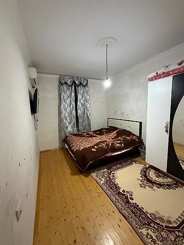 goycay ev elanlari: Mətbəxlə 4 otaqlı mənzil. - Geniş zal, - 2 yataq otağı, - Mətbəx — 3