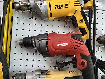snap on: Сетевые дрели-шуруповерты на экспозиции. Модели: - ROLF (желтая) — 1