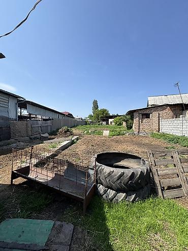 Продажа коттеджей и домов: ✨ Продаётся двухэтажный дом в с. Сокулук ✨ 🏡 Характеристики: • — 4