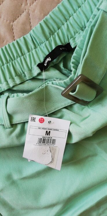 zelene zenske pantalone: Nov sorc sa etiketom! Sinsay, velicina M nezno zelena boja