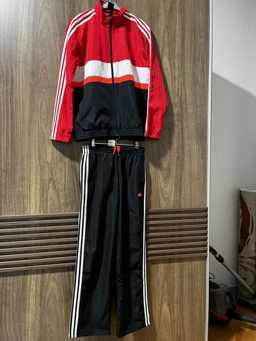 zhenskie krossovki adidas superstar: Спортивный костюм Adidas, L (EU 40)