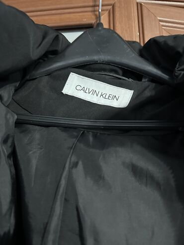 plashhi calvin klein: Куртка Calvin Klein Американская.одевала одну зиму в очень хорошем