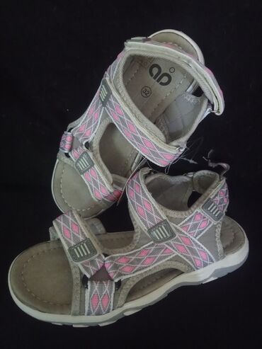 оригинальная обувь: Продаем детские сандали для девочки . размер 32. привезли с Европы