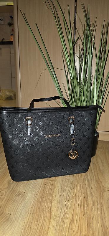 Modni rančevi: GUESS LOUISS VUITTON MICHAEL KORS. Elegantne damske torbe – crna — 17