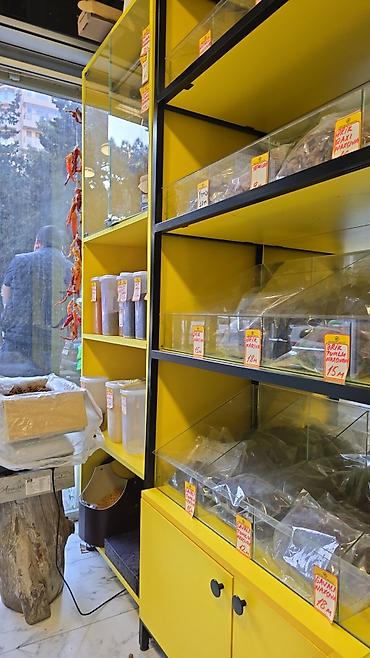 Оборудование для магазинов: Mağaza üçün şüşə bölməli vitrin rəfləri - Metal karkaslı, möhkəm — 4