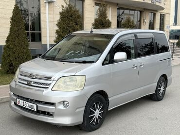 Toyota: Toyota Noah: 2003 г., 2 л, Автомат, Бензин, Минивэн