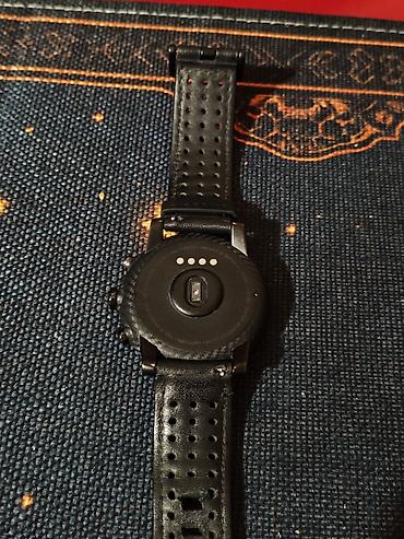 smart telefonlar: Xiaomi Amazfit stratos, uzerinde silikon kemer, zaryatkasi verilir — 2