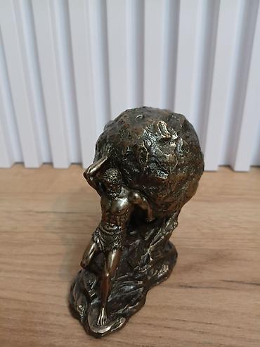 Heykəlciklər: Sizif heykəli

Ölçüləri 12.1 x 7 x 11.1 sm — 2