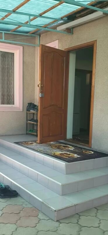 срочно продаю дом токмаке: 65 м², 3 комнаты, Парковка, Забор, огорожен