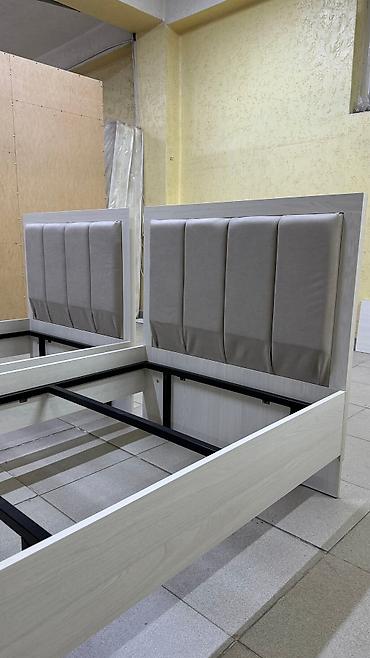 Односпальные кровати: Кровати размер200×90см каркас железный, круговой ПВХ. Матрац — 3