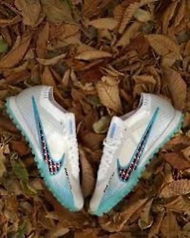 Бутсылар: Продаю Футбольные сороконожки, - Модель: Nike Zoom (надпись Air Zoom — 2