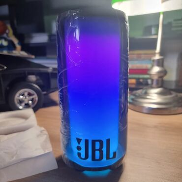 muzika: JBL Pulse 5 je prenosivi zvučnik koji pruža vrhunski zvuk i