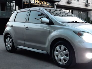 авто обмен на дом: Серебристый хэтчбек Toyota Ist предлагает компактность и