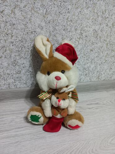 Oyuncaqlar: Dinozavr ~35 sm Ördək ~25 sm Tovuz quşu ~ 20sm Tutuquşu ~ 20 sm — 8