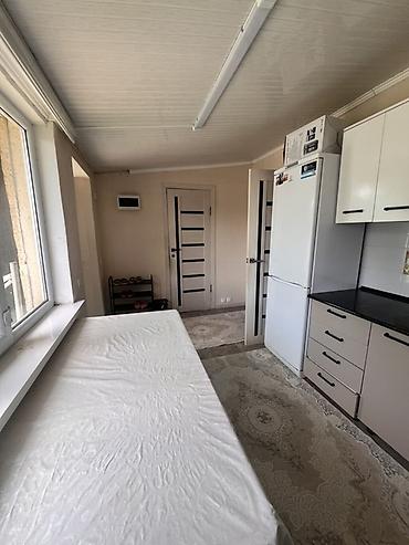 Продажа полдома: Продаю дом В селе Кунтуу, большой двор, 4 сарая, тапчан, навес — 8