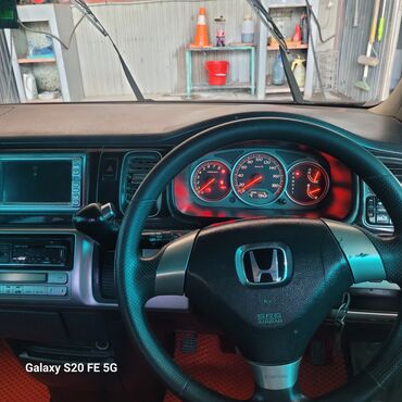 расрочка шины: Honda Stepwgn: 2001 г., 2 л, Автомат, Бензин, Вэн/Минивэн