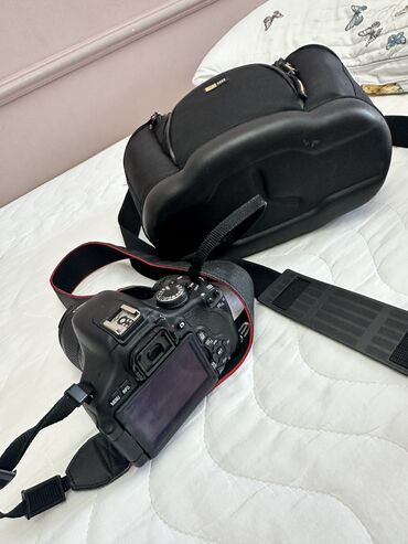 купить широкоформатный принтер для печати баннеров: Продаю фотоаппарат Canon в отличном состоянии. В комплекте сумка