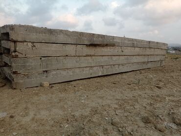 Другие бетонные изделия: Dörd beton plitədən ibarət bu yığın müxtəlif tikinti və yol işləri