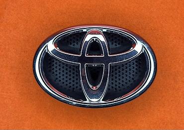 тойота значок: Эмблема Toyota на решётку радиатора - Овальная эмблема с — 1