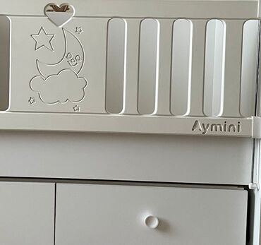 Beşiklər: Oğlan və qız üçün, Yeni, Dördbucaq, Beşik, Dəstsiz, Matrassız, Yellənmə mexanizm ilə