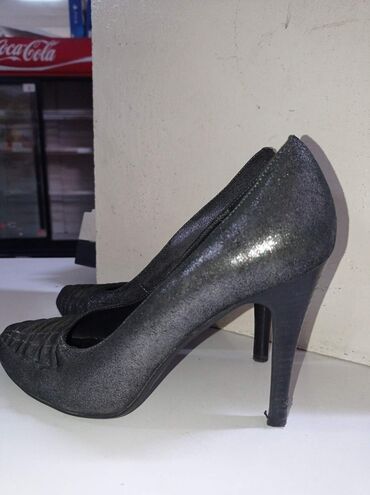 Женская обувь: Туфли 38.5, цвет - Серебристый