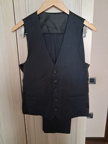 Pencəklər: Üçlü dəst. Pencək,jılet,şalvar. Vəziyyəti əla. Cəmi 2 dəfə toya — 5