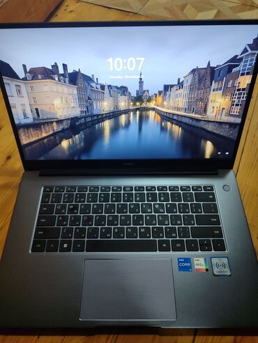 huawei matebook x pro baku: Intel Core i5, 8 GB, 13.5 "