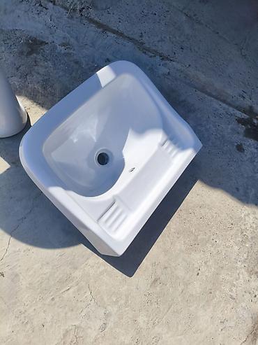 marqus su matoru: Ağ keramika əlüzüyü və pedestal lavabosu dəsti - Material: cilalanmış — 4