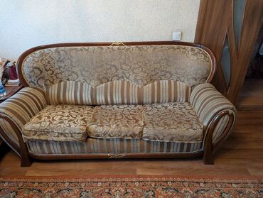 техника даром: Отдам даром б/у диван. Длина 205 см, Ширина 100 см Самовывоз. Район