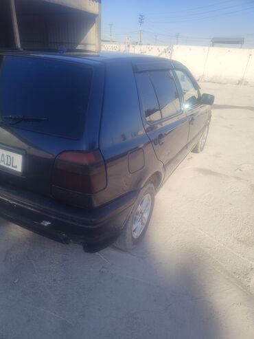 Volkswagen: Volkswagen Golf: 1993 г., 1.8 л, Механика, Бензин, Седан