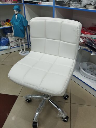 Медицинская мебель: Косметический стульчик со спинкой Цвет белый