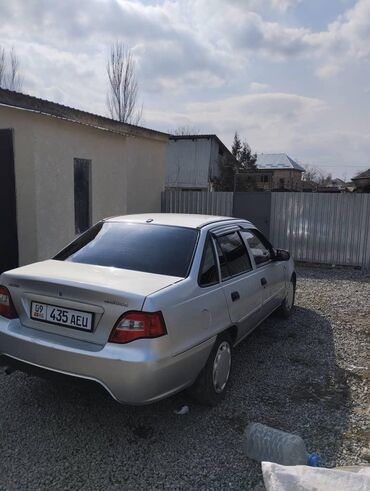 Daewoo Nexia: 1.6 л, Механика, Бензин, Седан