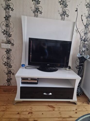şokolad pastası: Tv altliği. Sumqayit. 45 manat. Zehra.x.m5882