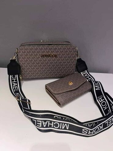 Torbe: Michael Kors torba NOVO

Novo
Replika

fb Moja Kupovina 1 — 10