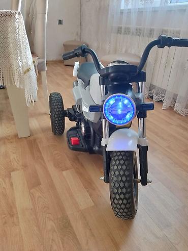 elektro muravey: Uşaq elektrik motosikleti – 3 təkərli - Rəng: ağ/qara - 3 təkərli — 1