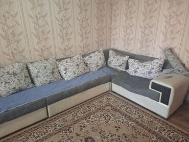 угловой диван для зала: Бурчу бар диван, Жастыктар менен, Үч орундук жана андан көп