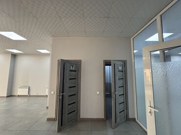 Помещения свободного назначения: Сдается в аренду пом-е 193 м2 Центральные коммуникации 2 санузла 2 — 12