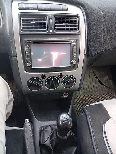 2 9 тди: Toyota Avensis: 2002 г., 2 л, Кол менен иштөөчү, Дизель, Лифтбек — 4