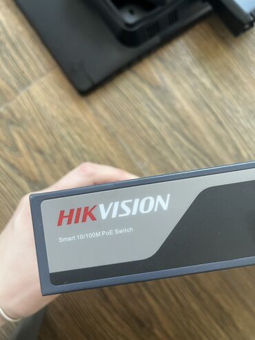 Boşqablar: Kommutator switch hikvision satilir. Az istifade olunub problemi yoxdu