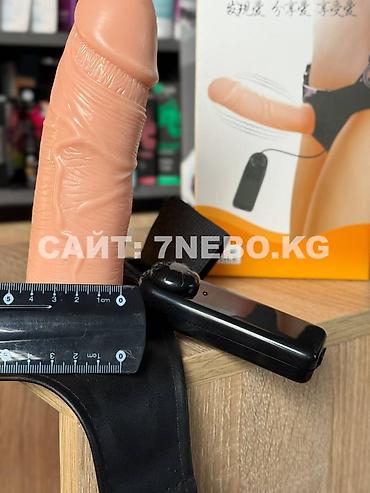 Товары для взрослых: Мужской страпон-фаллопротез на член с вибрацией и ремнем -16,5 см — 17