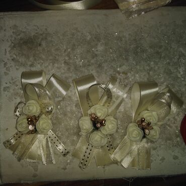 Svadbena oprema: Cvetna traka za kosu sa velom, idealna za posebne prilike. Traka je — 33